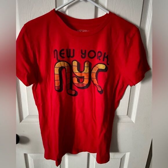NYC women’s retro / vintage / graphic tee shirt - Picture 1 of 3